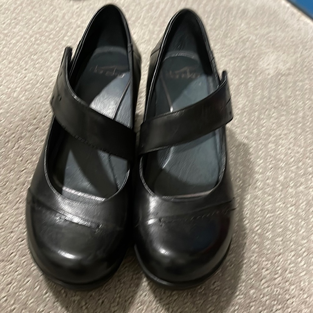 Practically new Dansko wedges. Slightly too small for me. Size 40.